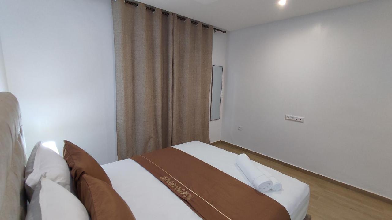 Appartamento Dlx02 Oujda Esterno foto